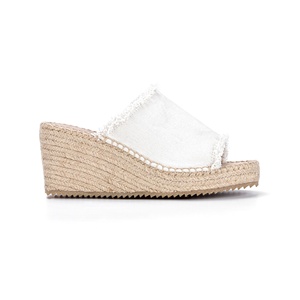 OEM ODM Sandales compensées blanches poilues à franges pour femmes Espadrilles à bout ouvert avec semelle en jute tressée Chaussures pour femmes de BD - Product Image 1