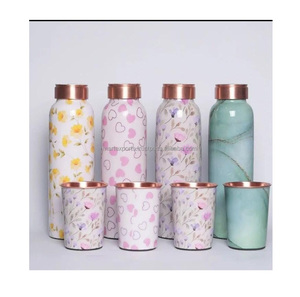 Bouteille d'eau traditionnelle en cuivre pour une utilisation régulière favorisant la digestion, l'immunité et un mode de vie sain. - Product Image 1