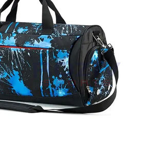 กระเป๋าเดินทางกีฬาแบบซับลิเมชั่น ดีไซน์ใหม่ล่าสุด ลดราคาพิเศษ  โลโก้สั่งทำได้  ทันสมัย จุของได้เยอะ ผลิตจากไนลอนรักษ์โลก - Product Image 3