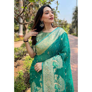 Sari en organza vert de mer Elite Weaves, tissé avec des motifs floraux arc-en-ciel et des fils zari, avec un chemisier non cousu, robe de demoiselle d'honneur unique, 0,6 g - Product Image 2