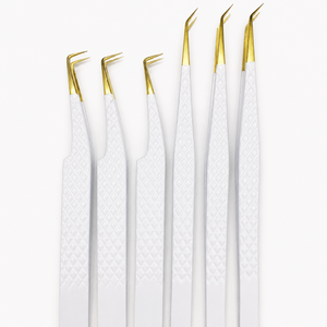 Pince à cils professionnelle en acier inoxydable texturé blanc personnalisée de qualité supérieure avec pointe dorée pour extensions de cils volume - Product Image 3