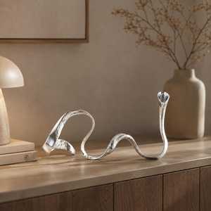 Support de bougie en métal sur trépied avec base stable, design élégant et matériau durable pour des configurations d'éclairage décoratif - Product Image 6