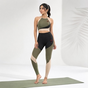Ensemble de yoga confortable pour femme : tenue d'entraînement respirante, haut de fitness extensible et leggings assortis - Product Image 1
