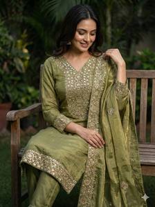 Robe Anarkali longue verte brodée pour femme, tenue de mariage traditionnelle indienne et pakistanaise, en soie, coupe classique - Product Image 4