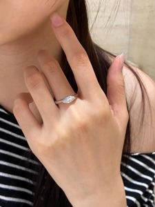 Anillo de Compromiso Solitario de Oro Blanco de 14K con Diamante de Laboratorio de Corte Marquesa de Lujo, Certificado IGI, Claridad VS+, Estilo Minimalista - Product Image 6