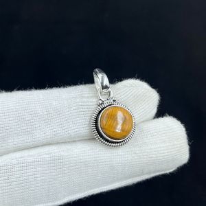 Pendentif en pierre naturelle œil de tigre dans un cadre texturé en argent sterling, bijoux artisanaux faits à la main, collier avec chaîne de 20 pouces - Product Image 4