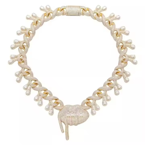Collier Premium Iced Out avec design Cuban Link et pierres Moissanite étincelantes, fabrication artisanale - Product Image 2