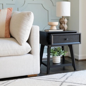 Mesita de noche de madera maciza de mango con cajón y estante abierto, mesita de noche de ratán negro para decoración de dormitorio bohemio moderno - Product Image 2