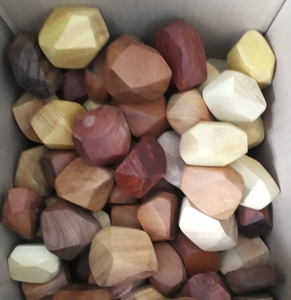 Roca de Madera Inspirada en Tumi Ishi, Fabricada con Madera Dura para Adorno de Escritorio y Uso Decorativo, Vietnam - Product Image 4