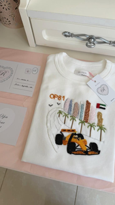 T-shirt en coton blanc Shannon Ashley pour Lily Zneimer OP81, motif brodé paysage urbain perlé, fait main - Product Image 2
