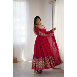 Vestido de Diseñador XL con Bordado de Múltiples Hilos y Lentejuelas - Product Image 6