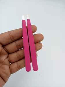 Pince à épiler en acier inoxydable de qualité supérieure pour cils, avec pointe lisse de précision, logo de marque personnalisable, pour éventails de cils volume intense, pour salons - Product Image 2