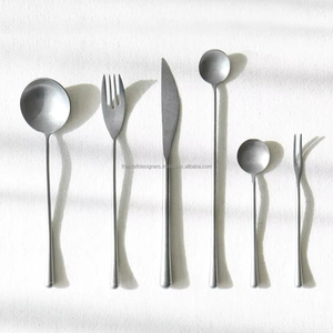 ชุดช้อนส้อมโลหะงานหนัก น้ำหนักสมดุล จับถนัดมือ มอบประสบการณ์การรับประทานอาหารที่ดียิ่งขึ้นสำหรับครอบครัว - Product Image 1