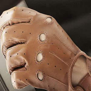 ถุงมือขับรถแบบคลาสสิกที่มีวัสดุที่ยืดหยุ่นและระบายอากาศได้ดี ให้ความกระชับสบาย ยึดเกาะได้ดี และดูมีสไตล์ - Product Image 6