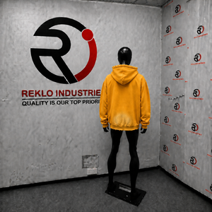 Sweat à capuche zippé oversize doré avec imprimé étoile rouge et bords déchirés, style streetwear unisexe, coupe ample, fermeture éclair intégrale, vêtement de mode - Product Image 4
