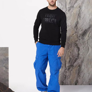 Sweat-shirt en coton chaud pour homme avec texture douce, idéal pour les journées fraîches et le confort quotidien - Product Image 4
