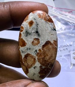 หินปูนแกรนเนตธรรมชาติเกรด AAA ขนาดสั่งทำได้ พลอยเม็ดเดี่ยวคุณภาพสูง 100% สำหรับการทำเครื่องประดับที่มีเอกลักษณ์ - Product Image 3