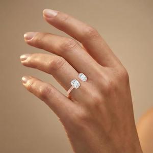 Bague en diamant de culture en or rose 9 carats, sertie en clos, style fantaisie, avec des pierres de forme longue coussin, émeraude, poire et ronde, en or blanc. - Product Image 4