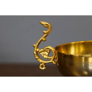 El tazón de latón para servir es un pieza de arte culinario atemporal que el brillo del latón capta instantáneamente la atención y el asombro. - Product Image 2