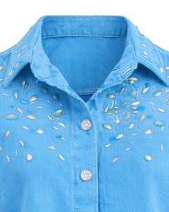 Veste en jean courte bleu ciel personnalisée pour femme avec empiècement orné de strass, boutonnée, manches longues, style streetwear décontracté - Product Image 3