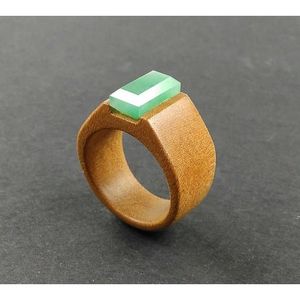 Bague en bois de résine au design unique avec finition naturelle, accessoires de bijouterie - Product Image 4