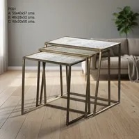 Ensemble de trois tables gigognes modernes en fer et marbre, avec cadres en métal doré, tables d'appoint empilables, meubles de salon