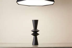 Jarrón Decorativo Moderno de Metal Negro con Textura Geométrica, para Decoración de Oficina o Biblioteca, Venta al Por Mayor - Product Image 4