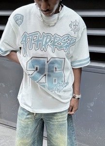 เสื้อยืดแขนสั้นลายกราฟิกเบสบอลสำหรับผู้ชาย ทรงปกติ คอวี ผ้าทอ พิมพ์ลายดิจิทัลด้านหน้า ดีไซน์ 'THRSP' ระบายอากาศได้ดี - Product Image 2