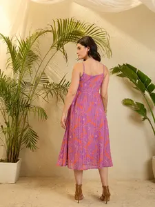 Vestido Midi de Georgette con Pliegues Florales de Primera Calidad, Diseño sin Mangas, Ideal para Salir de Fiesta y Eventos Nocturnos - Product Image 2