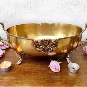 Cuenco Decorativo de Metal con Acabado Plateado Pulido de Lujo, Asas Resistentes, Apto para Lavavajillas, Cuenco Vintage para Servir como Centro de Mesa - Product Image 1