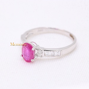 Bague de fiançailles en or blanc massif 14 carats avec rubis ovale naturel |   Bijoux fins pour femmes avec accent diamant baguette - Product Image 5