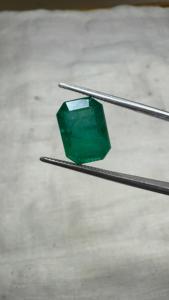 Vente en gros de pierres précieuses naturelles d'émeraude zambienne de 3,88 carats, taille octogonale, pierres brutes |   Émeraude verte de qualité supérieure pour bagues, pendentifs et articles de luxe - Product Image 3