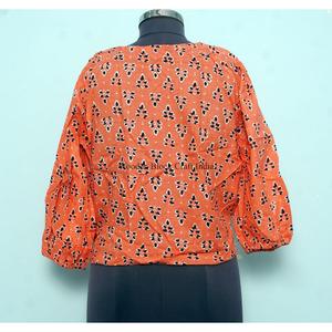Chemise d'été vintage style indien 100% coton, imprimé floral numérique, col rond, manches bouffantes, crop top écologique et respirant pour femme - Product Image 6