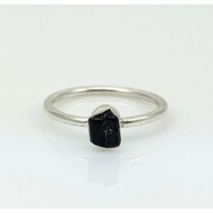 Bague minimaliste en argent sterling 925 avec saphir serti clos, unisexe, pour un usage quotidien - Product Image 2