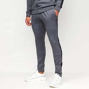 เสื้อฮู้ดสวมใส่สบายทุกวัน ผลิตจากผ้าฝ้ายผสมที่ทนทานและทรงคลาสสิก - Product Image 3
