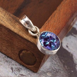 Pendentif classique en argent sterling avec alexandrite de laboratoire taille ronde, pierre précieuse à changement de couleur, certifié par un tiers, cadeau - Product Image 6