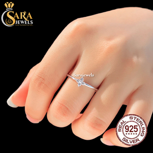 Anillo de compromiso de plata 925 con circonita cúbica en forma de flor, de alta demanda, para mujer, estilo clásico con engaste de puntas, en venta. - Product Image 5