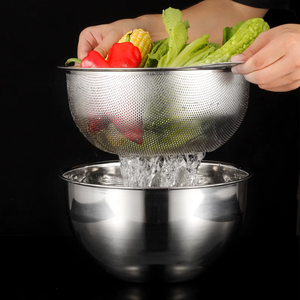 Colador de metal, herramienta de cocina esencial diseñada para drenar líquidos de los alimentos cocinados de forma rápida y eficiente. - Product Image 5