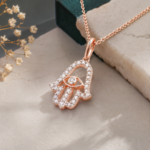 Colgante de compromiso de lujo con diamante cultivado en laboratorio en forma de mano de Hamsa, chapado en rodio para mujer, disponible en oro de 10K, 14K, 18K y plata 925, 935. - Product Image 1