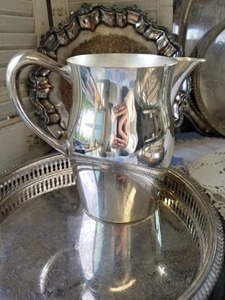 Carafe à eau en acier inoxydable grande capacité avec couvercle, pichet de service élégant en métal pour la maison, la cuisine, les restaurants, les hôtels et les mariages - Product Image 2