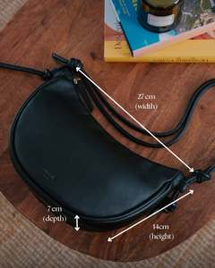 Eoin Winston Sports Bolso de media luna de cuero genuino Ews 0004 27x14x7cm Diseño minimalista Color negro - Product Image 1