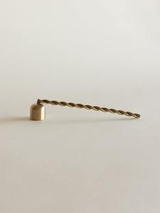 Apagavelas de Metal de Diseño Clásico con Estructura Resistente para Uso Repetido en Hogares y Espacios Comerciales - Product Image 4