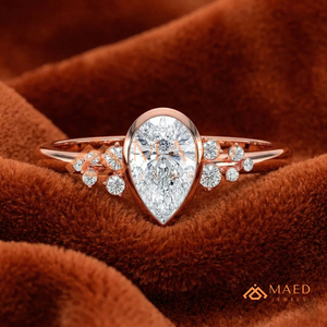 Élégante bague en or rose 14 carats avec grappe de pierres taille poire |   Bague d'anniversaire romantique en forme de goutte d'eau sertie de pierres |   Fiançailles bohèmes chic uniques - Product Image 1
