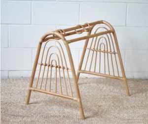 Parque Infantil de Bambú y Ratán Hecho a Mano con Juguetes Colgantes de Animales y Tapete de Juego Suave para Bebés - Ecowoodies Diseño Moderno para Juegos Infantiles en Interiores - Product Image 5