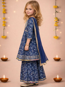 Ensemble Kurta en coton bleu marine pour filles, broderie florale traditionnelle Gota Patti, avec Sharara et Dupatta - Product Image 4