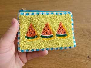Porte-monnaie perlé fait main – Pochette tranches de pastèque, Portefeuille perlé jaune, Sac à fermeture éclair fruits d'été, Cadeau tropical pour elle. - Product Image 5