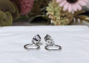 Pendientes de aro colgantes con diamantes cultivados en laboratorio de corte redondo de 2 quilates, con engaste de bisel, de oro blanco macizo de 14k para mujer. - Product Image 3