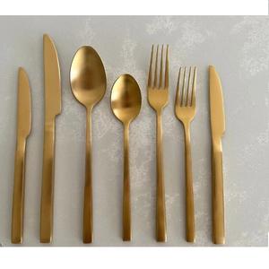 Cubertería de cocina de acero forjado a mano de alta calidad con acabado brillante, incluye cucharas de té, cuchillos, tenedores y cucharas de mesa con acabado espejado. - Product Image 2