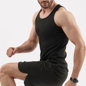 Débardeur de sport personnalisé pour hommes, idéal pour la musculation, la course à pied et la remise en forme. - Product Image 5
