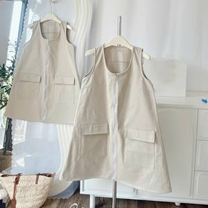 Vestido Minimalista Beige sin Mangas con Cierre y Bolsillo para Uso Diario Informal - Product Image 5